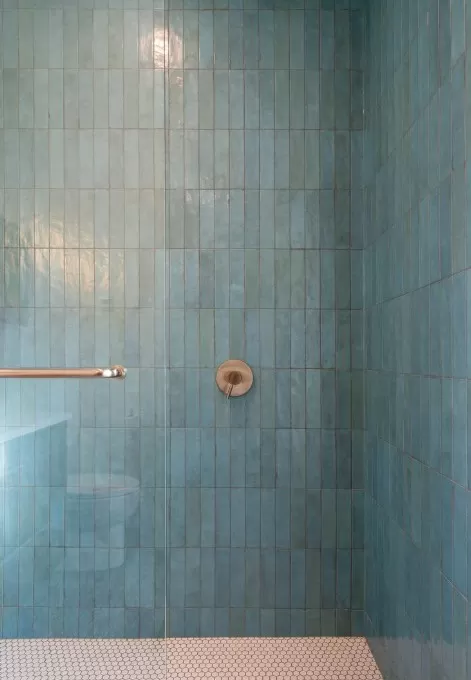 Contour Blue Shower