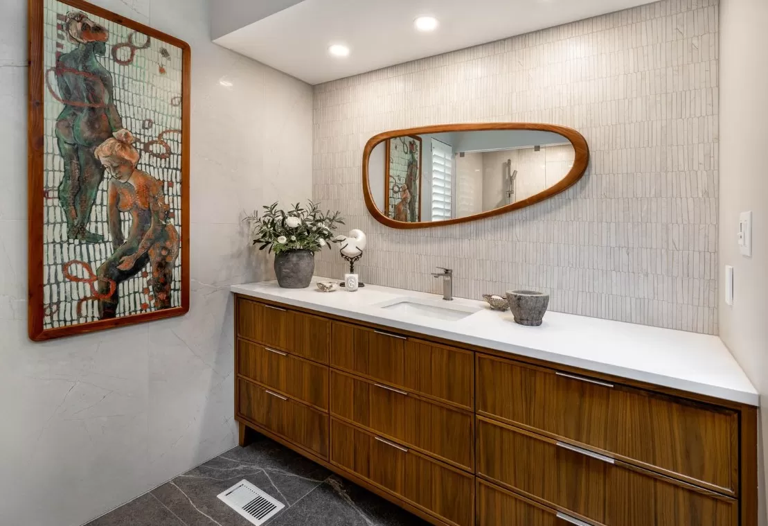 Stunning Warm-Toned Bathroom