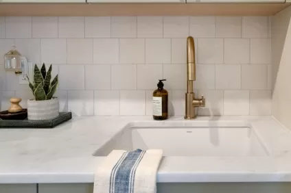 Our in-stock 'Artisan White' in a 5x5, installed in a 1/3 offset pattern!