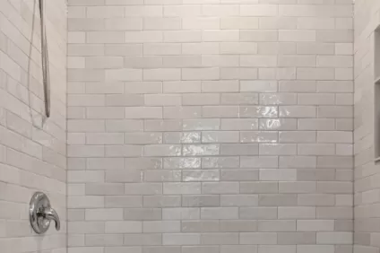 Artisan White 1/3 Offset Tub Surround