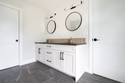 Stunning Warm-Toned Bathroom