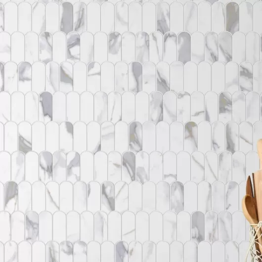 MURANO CALACATTA GOLD FEATHER 1x3 MOSAIC  .